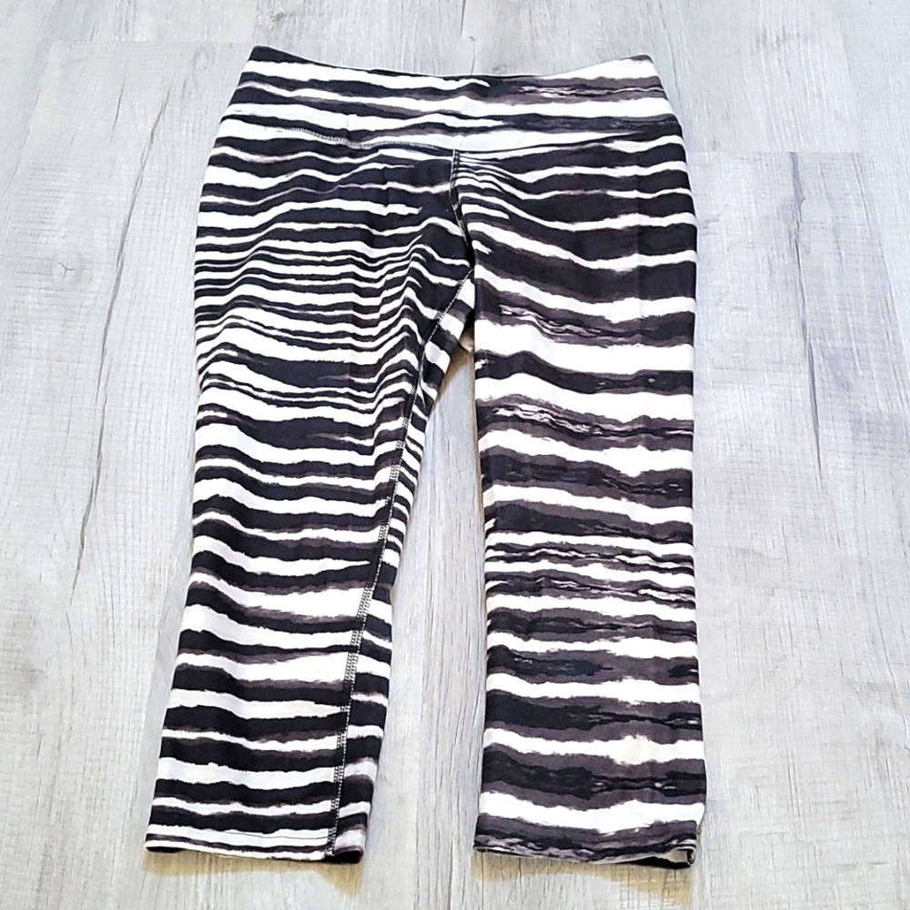 Nike dri-fit M capris